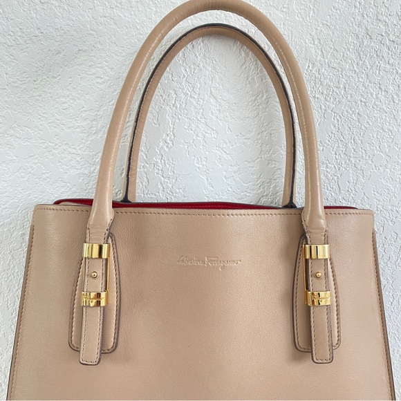 Salvatore Ferragamore beige organizer tote bag - Picture 2 of 16